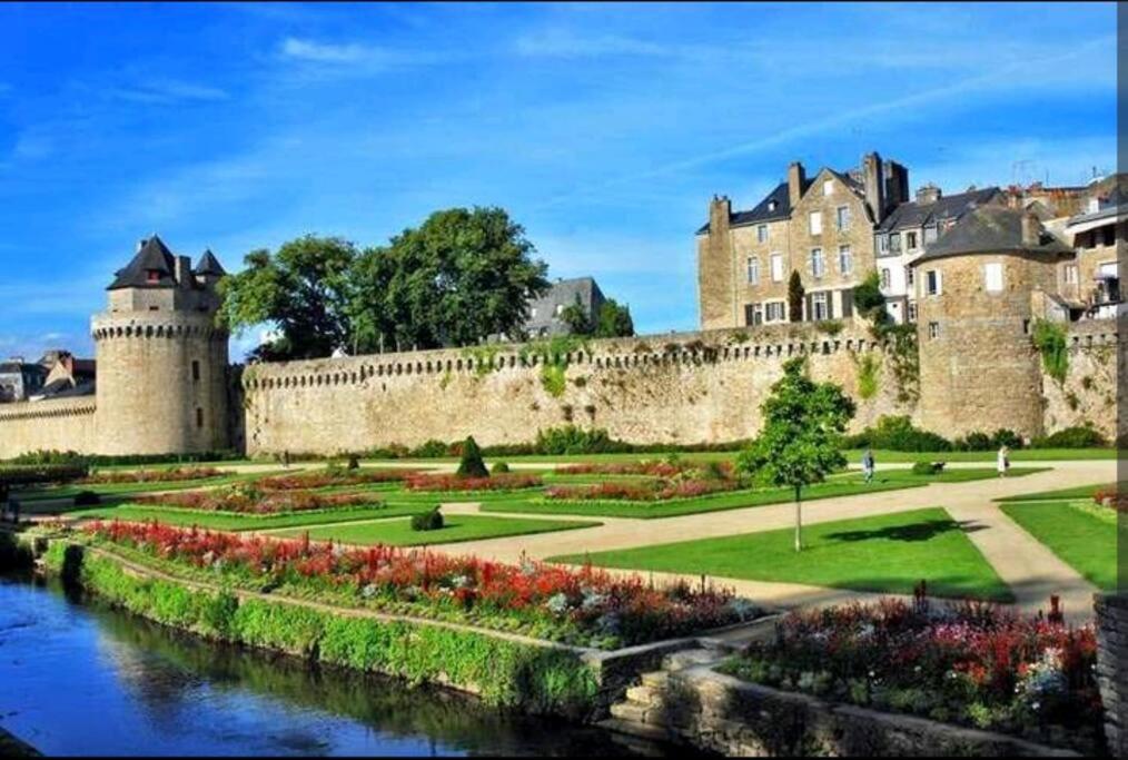 L'Incontournable, Centre Ville Petit Parking Wifi Linge En Option Vannes Exteriör bild